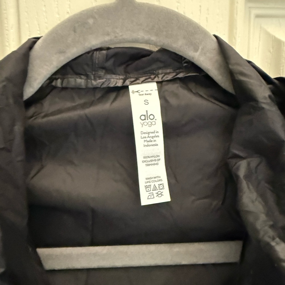 Alo Yoga Sprinter Windbreaker jacket - Picture 5 of 6